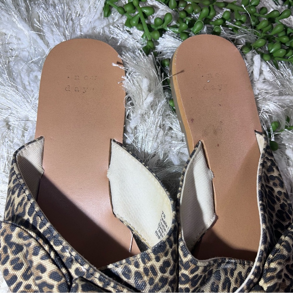 -🌸5/$25🌸A New Day Leopard Printed Bow Detail Slide On Flip Flops Size 7.5 - Picture 8 of 13